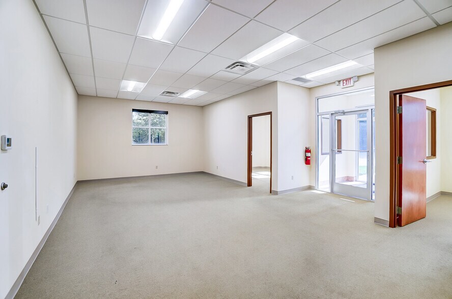 More Photos Of 1740 Thomas Paine Pky, Dayton Warehouse For Lease