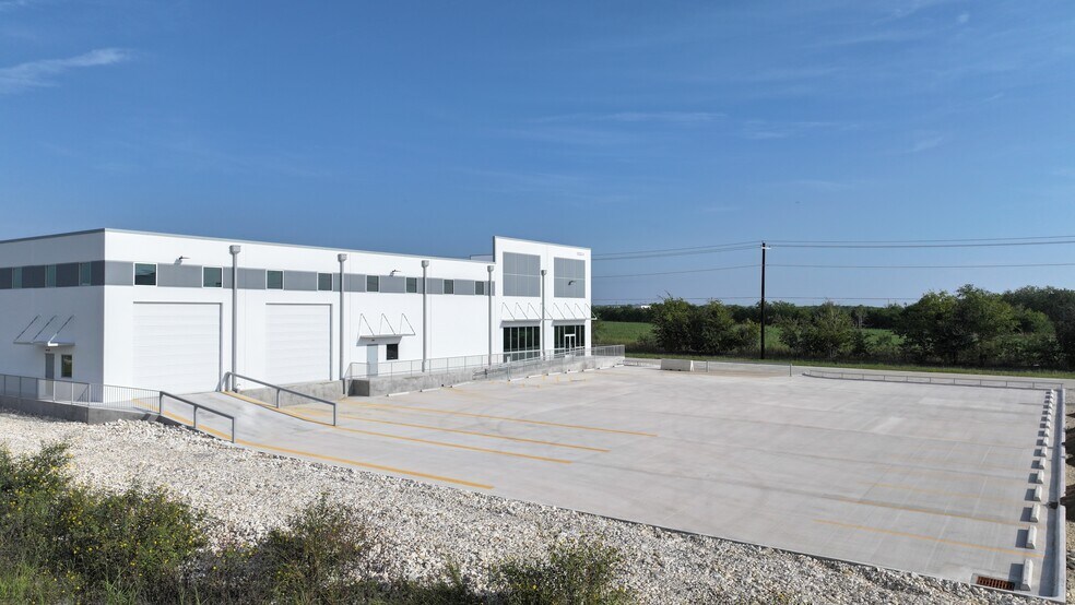 More Photos Of 12522 FM 1625, Creedmoor Warehouse For Sale
