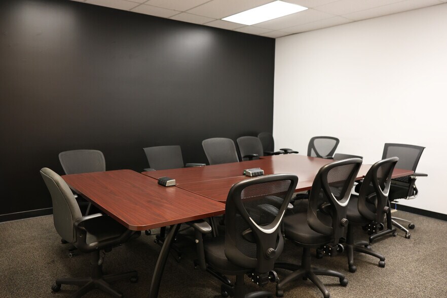 More Photos Of 2850 N California St, Burbank Warehouse For Lease