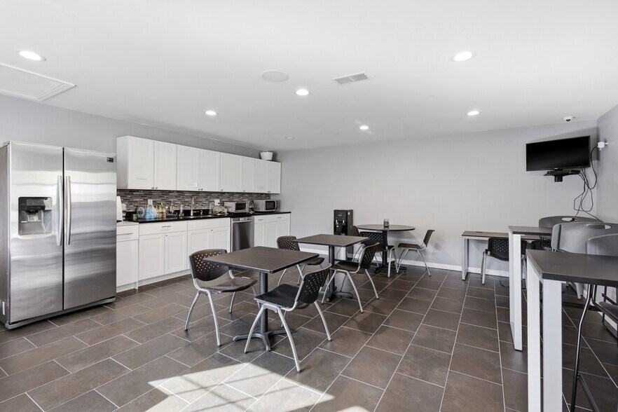 More Photos Of 3601 Commerce Dr, Arnold Office For Sale