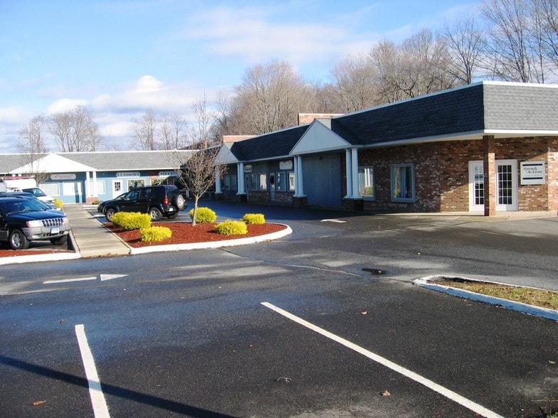 More Photos Of 51 Boston Post Rd, Madison Storefront For Lease