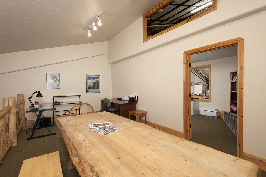 More Photos Of 365 Warren Ave, Silverthorne Showroom For Lease