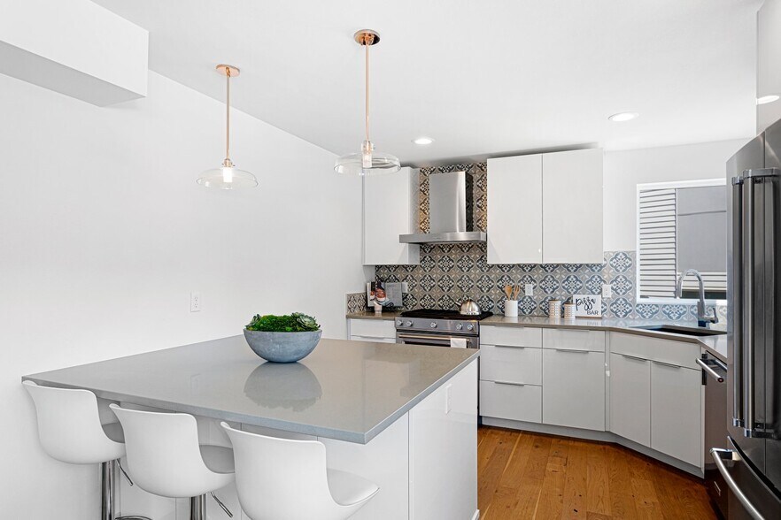 More Photos Of 4270 NE 50th St, Seattle Apartments For Sale