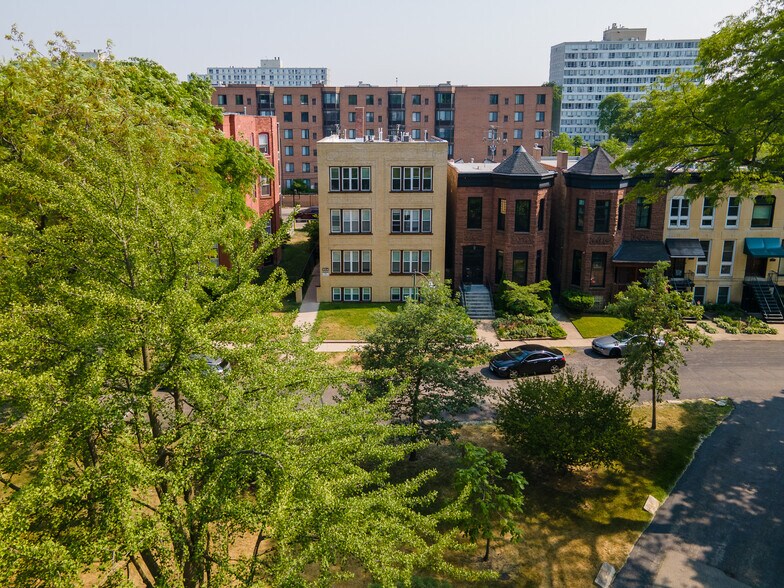 More Photos Of 619 E Groveland Park, Chicago Apartments For Sale