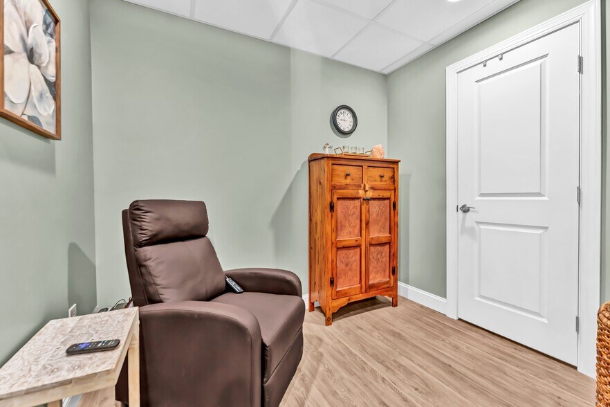 More Photos Of 6576 E Quaker St, Orchard Park Freestanding For Sale