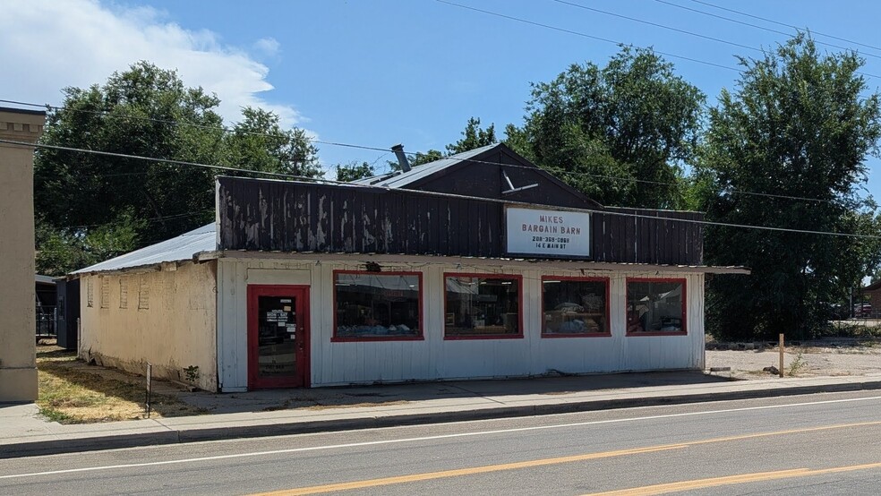More Photos Of 12-14 E Main St, Middleton Storefront Retail Office For Sale