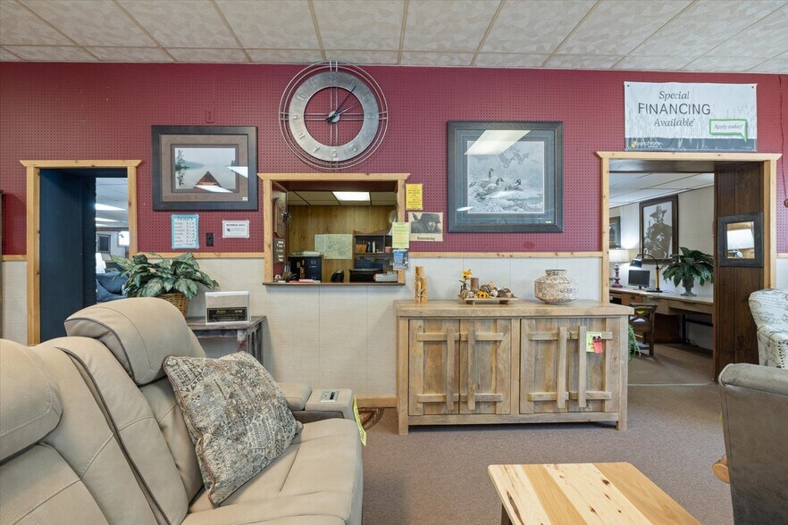 More Photos Of 816 NW 4th St, Grand Rapids General Retail For Sale