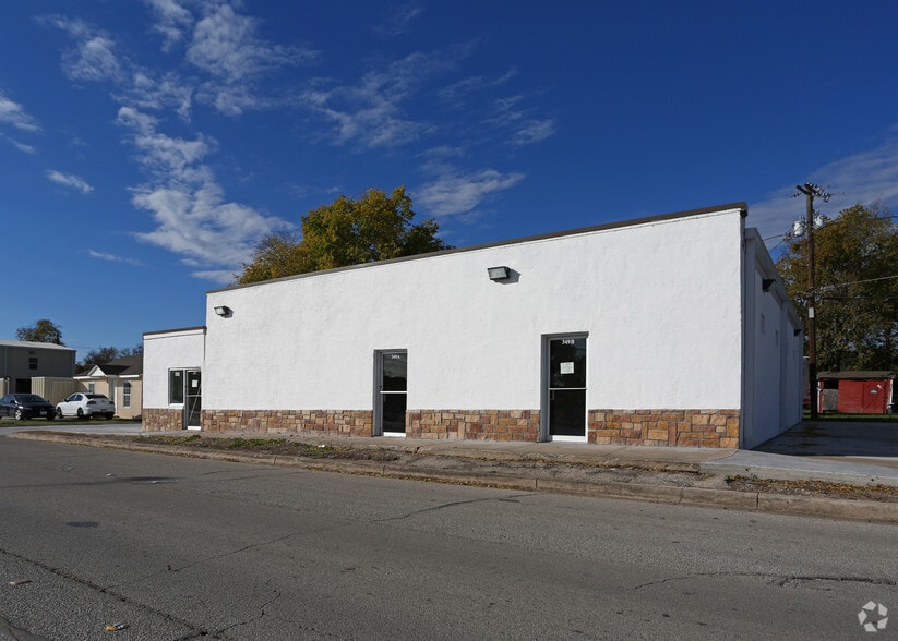 More Photos Of 347-349 N Cherry Ln, Fort Worth General Retail For Sale
