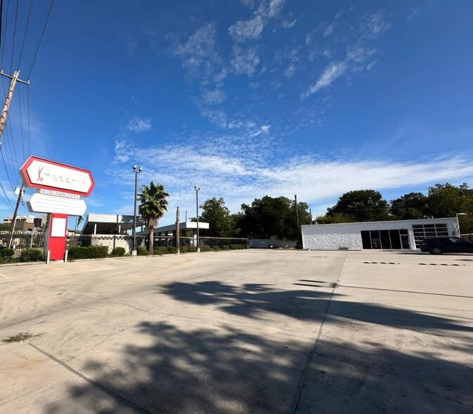 Primary Photo Of 8939 Long Point Rd, Houston Freestanding For Sale