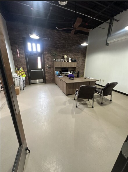 More Photos Of 1501 Magoffin Ave, El Paso Flex For Lease