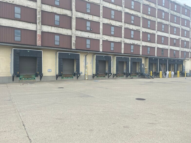 More Photos Of 2701 Spring Grove Ave, Cincinnati Warehouse For Lease
