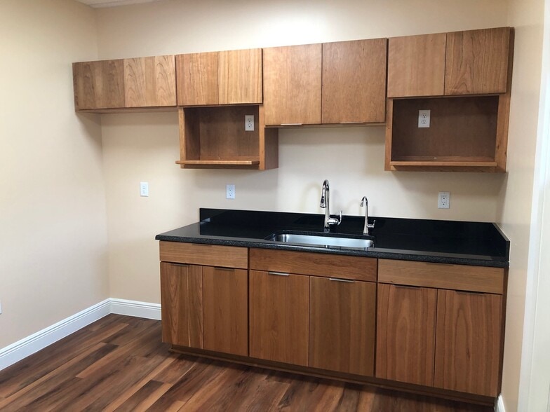More Photos Of 11242-11248 Commercial Way, Weeki Wachee Office For Sale