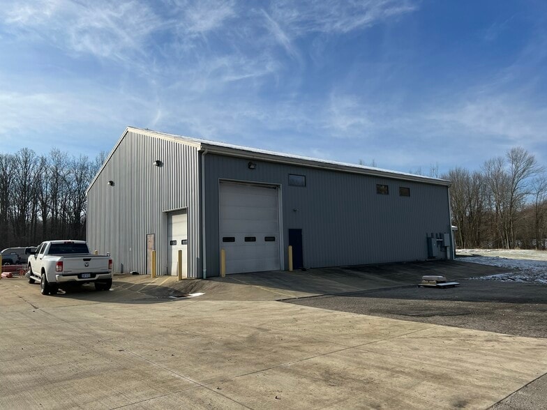 More Photos Of 300 Commerce Dr, LaGrange Warehouse For Sale