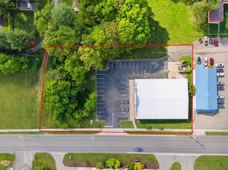 More Photos Of 800 W Main St, Radford Freestanding For Sale