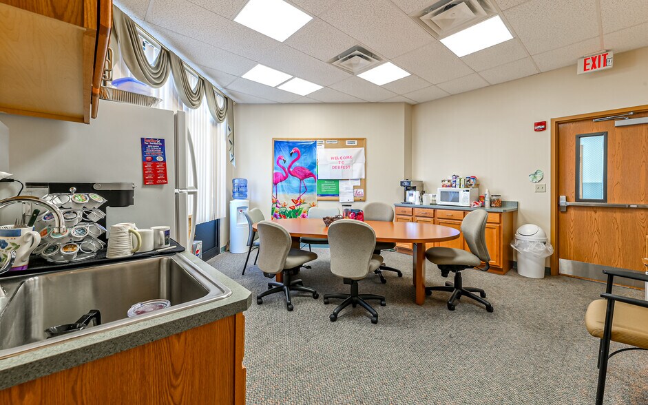 More Photos Of 508-512 N Jefferson st, New Castle Medical For Sale