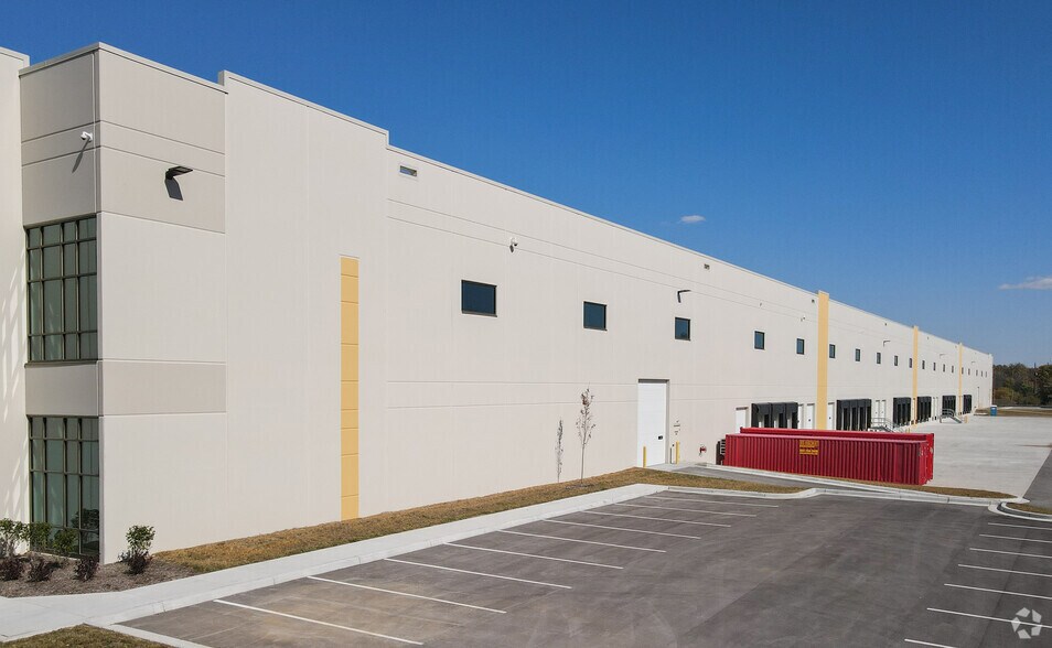 More Photos Of 5325 Seerley Rd, Indianapolis Distribution For Lease