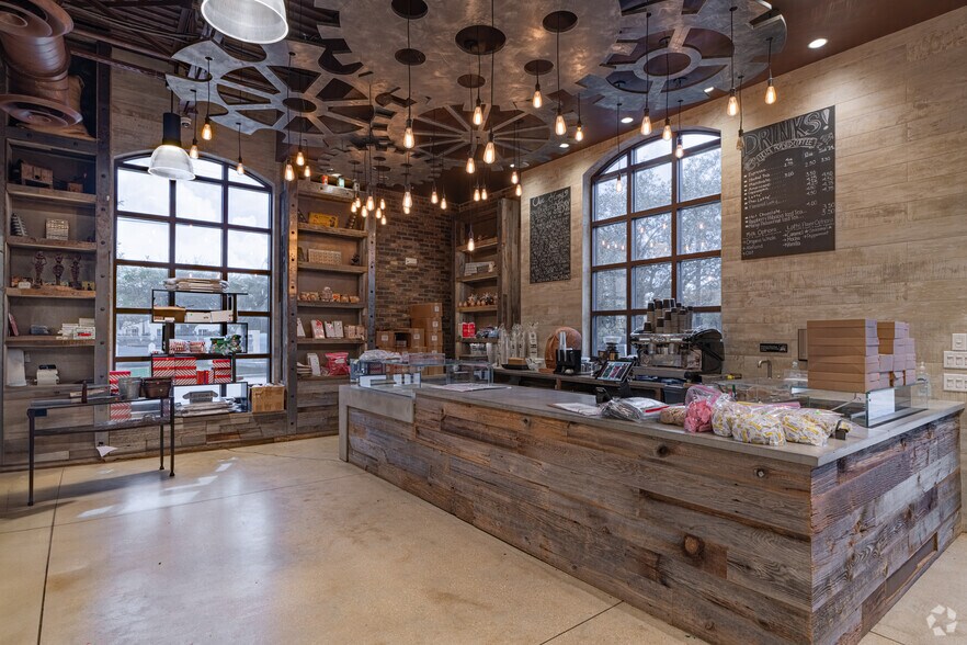 More Photos Of 1010 NE 5th Ave, Delray Beach General Retail For Sale