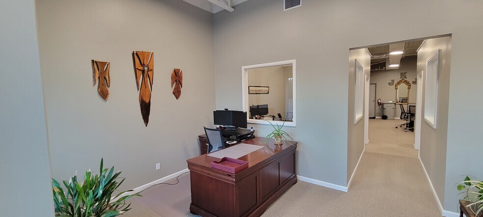 More Photos Of 202 Santa Fe Dr, Weatherford Storefront For Lease