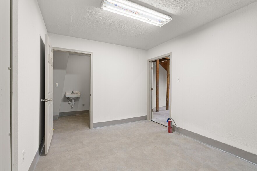 More Photos Of 13595 SE 31st Ave, Summerfield Warehouse For Sale