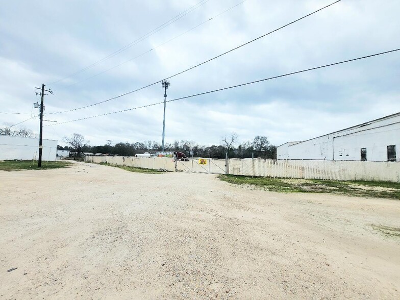 More Photos Of 537 Doctor Martin L King Junior Drive, Mobile Land For Lease