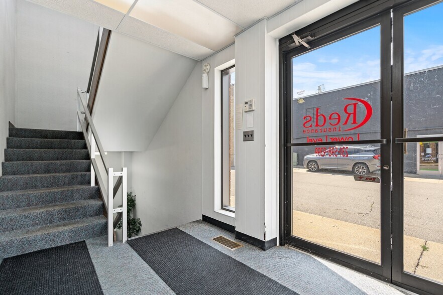 More Photos Of 211 Maple St, Big Rapids Office Residential For Lease