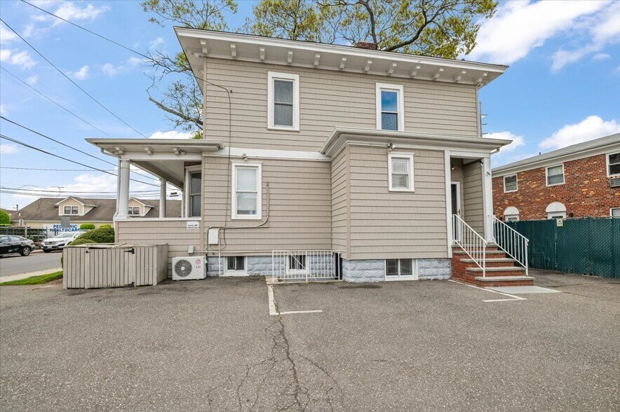 More Photos Of 154 Franklin Pl, Woodmere Office For Lease