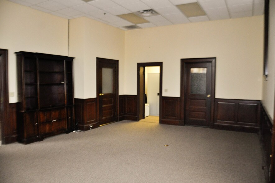 More Photos Of 106 W Wilson St, Batavia Office For Lease