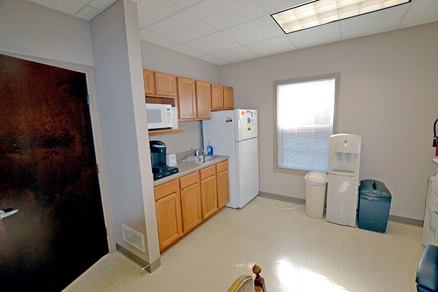 More Photos Of 3001 Godfrey Rd, Godfrey Office For Lease