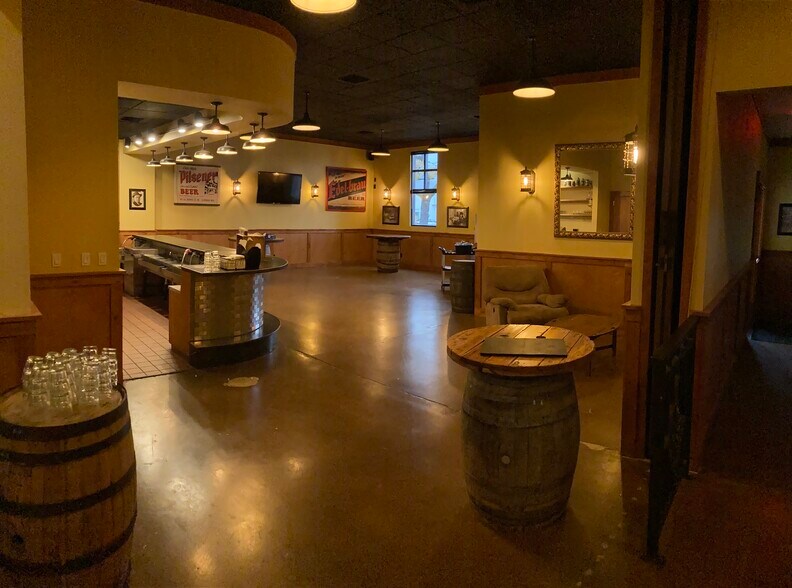 More Photos Of 206 N Main St, Ellensburg General Retail For Lease