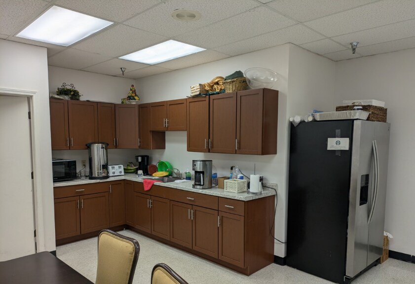 More Photos Of 1225 S Florissant Rd, Saint Louis Freestanding For Sale