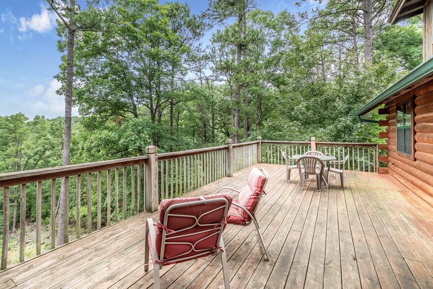 More Photos Of 15695 Highway 187, Eureka Springs Hotel For Sale