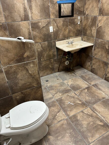 More Photos Of 1313 W El Camino Real, Mountain View Freestanding For Lease