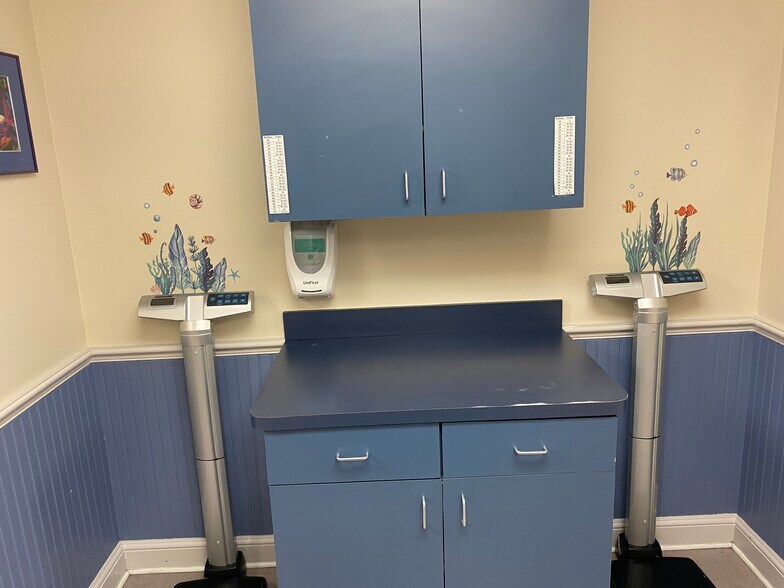 More Photos Of 1395 West Bay Dr, Largo Medical For Sale