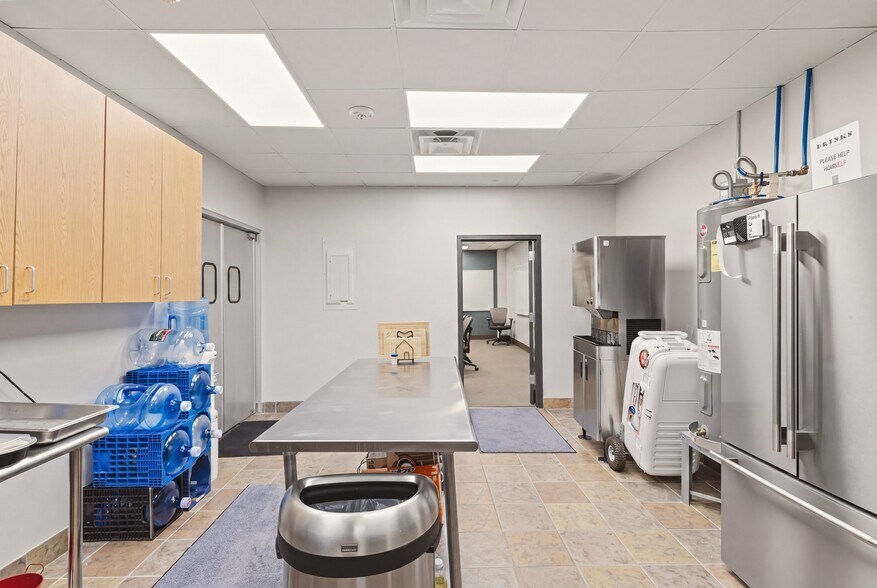 More Photos Of 1506 US-281, Johnson City Office For Sale