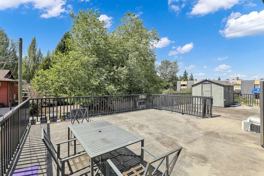 More Photos Of 9509 152 St, Surrey Daycare Center For Lease