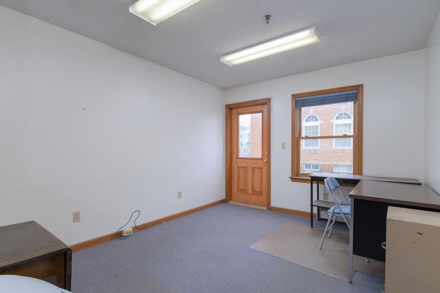 More Photos Of 156 Main St, Ludlow Office For Sale