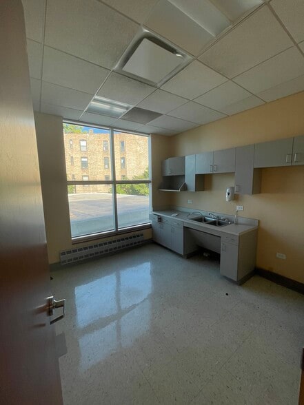 More Photos Of 1640 W Fullerton Ave, Chicago Bank For Lease