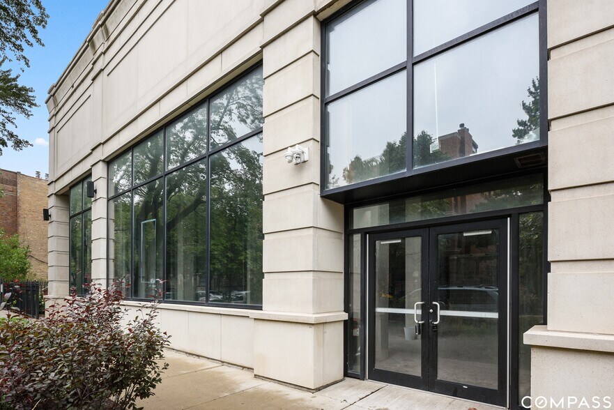 More Photos Of 828 W Grace St, Chicago Apartments For Lease