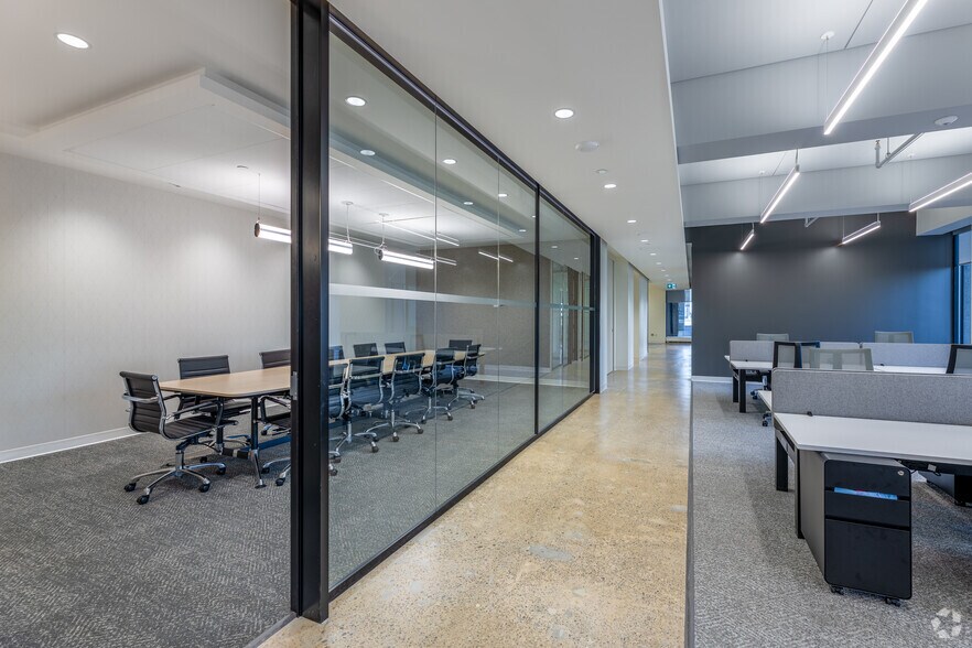 More Photos Of 390 Bay St, Toronto Office For Lease