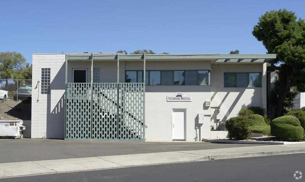 Primary Photo Of 401 Valley View Rd, El Sobrante Veterinarian Kennel For Sale