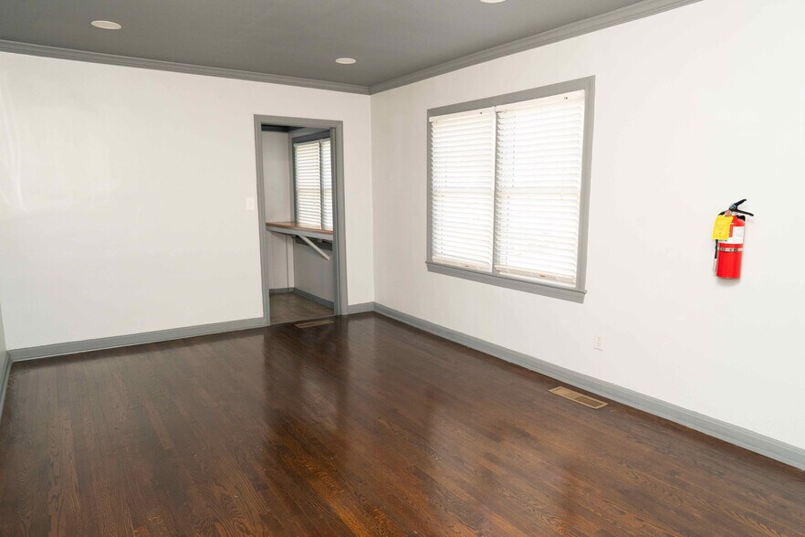 More Photos Of 232 SE Powers Ferry Rd, Marietta Office For Sale