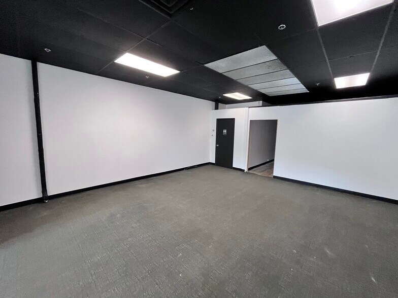 More Photos Of 16 W Busse Ave, Mount Prospect Apartments For Lease