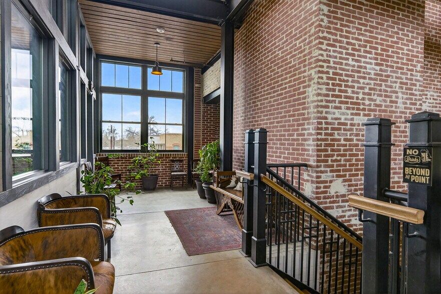 More Photos Of 153 S Main St, Boerne General Retail For Lease