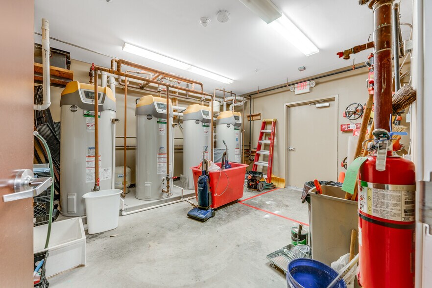 More Photos Of 20 Southland Dr, Fairmont Hotel For Sale