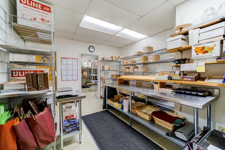 More Photos Of 269 Main St, Beacon Storefront For Sale