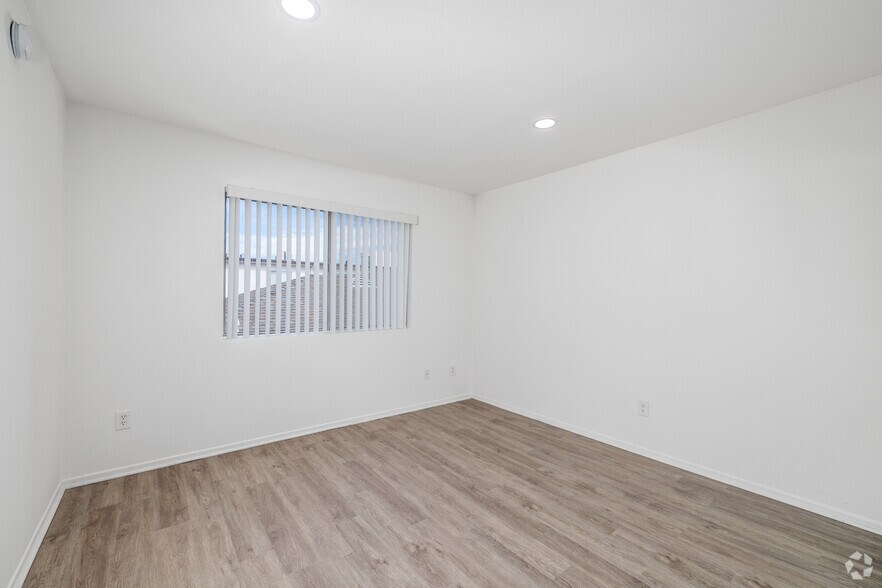 More Photos Of 4406 Cahuenga Blvd, Toluca Lake Apartments For Sale