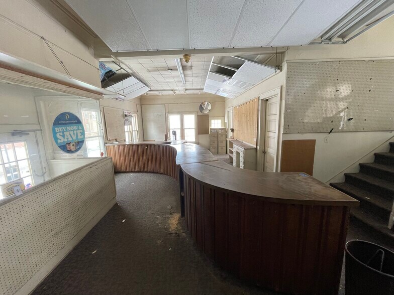 More Photos Of 211 S Elm St, Owosso Flex For Sale