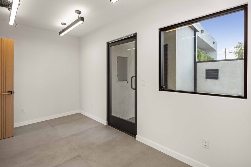 More Photos Of 8809 Sunland Blvd, Sun Valley Medical For Lease