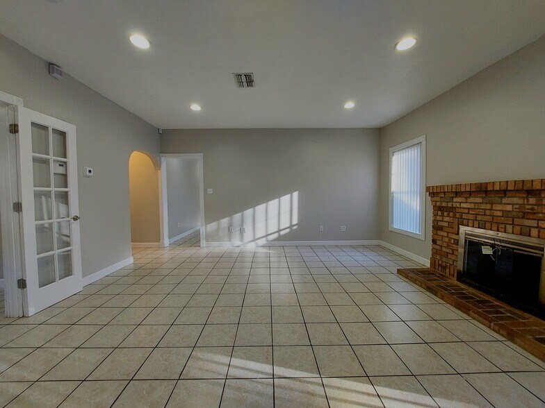 More Photos Of 1329 E Main St, Lakeland Office Residential For Lease