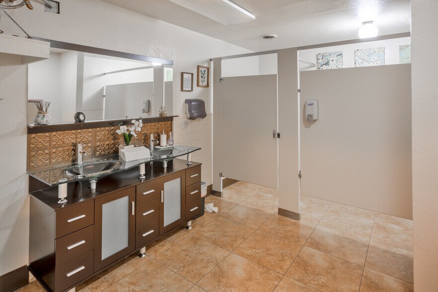 More Photos Of 1227 Bridge St, Yuba City Office For Sale